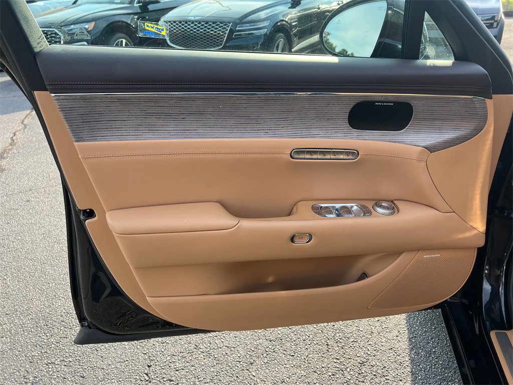 Used 2025 Genesis G90 3.5T image 10