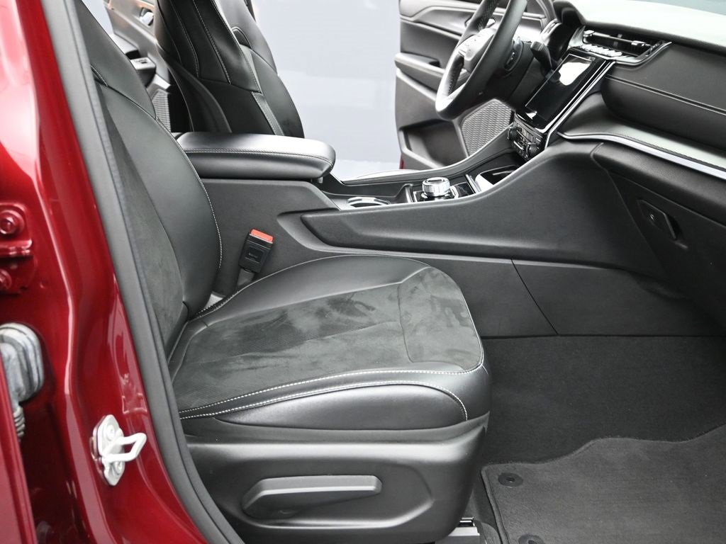 Used 2024 Jeep Grand Cherokee L Altitude image 34