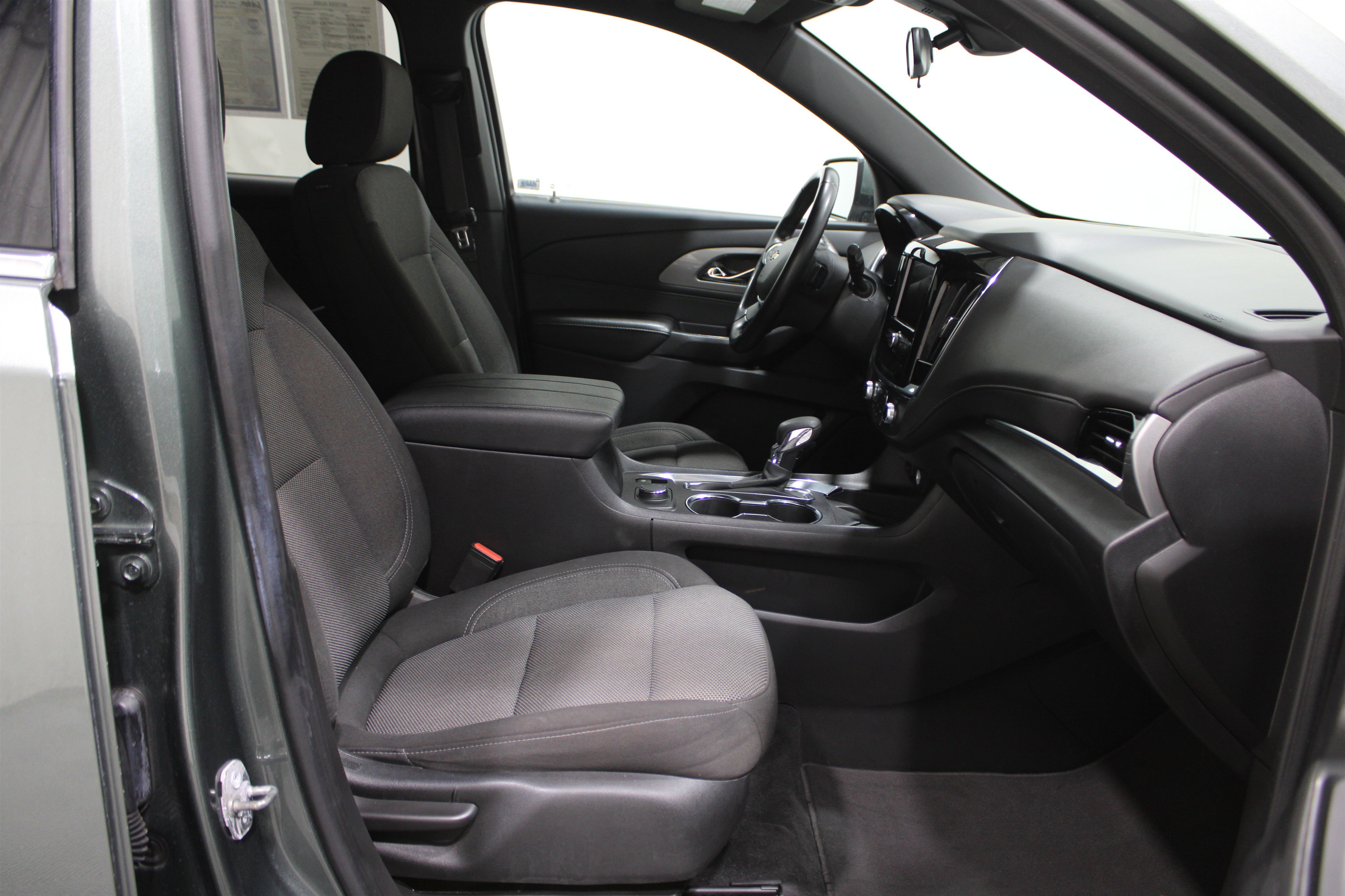 Used 2023 Chevrolet Traverse LT image 33