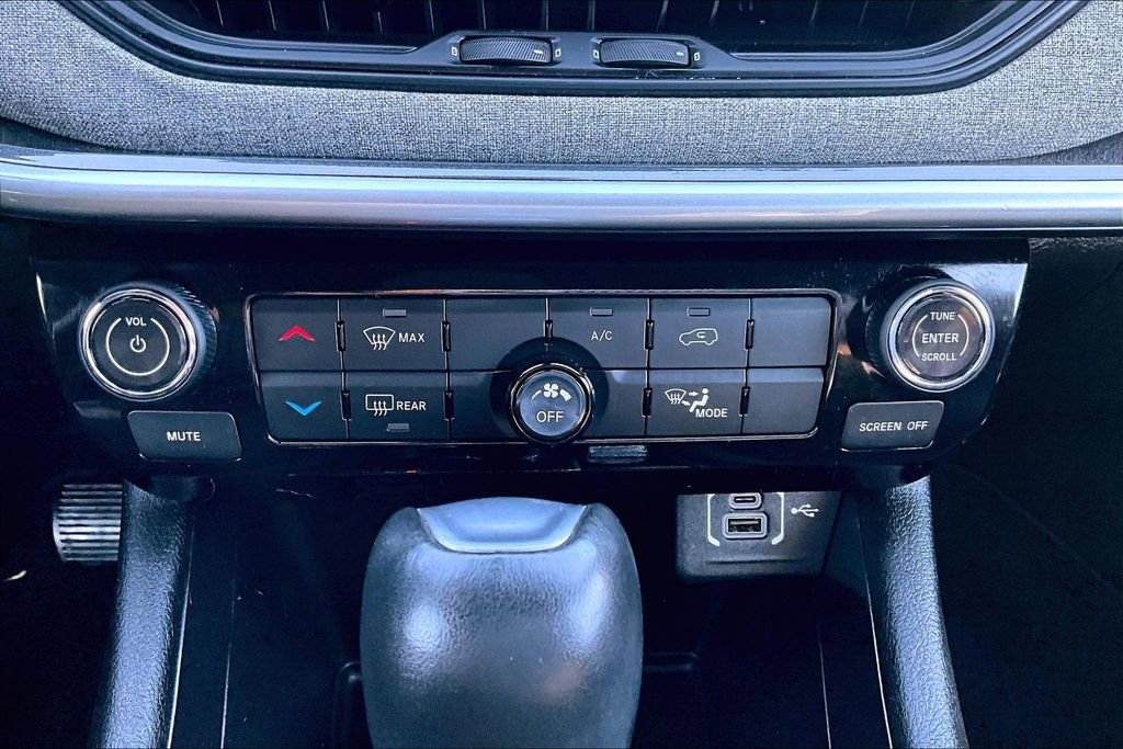 Used 2024 Jeep Compass Latitude image 31