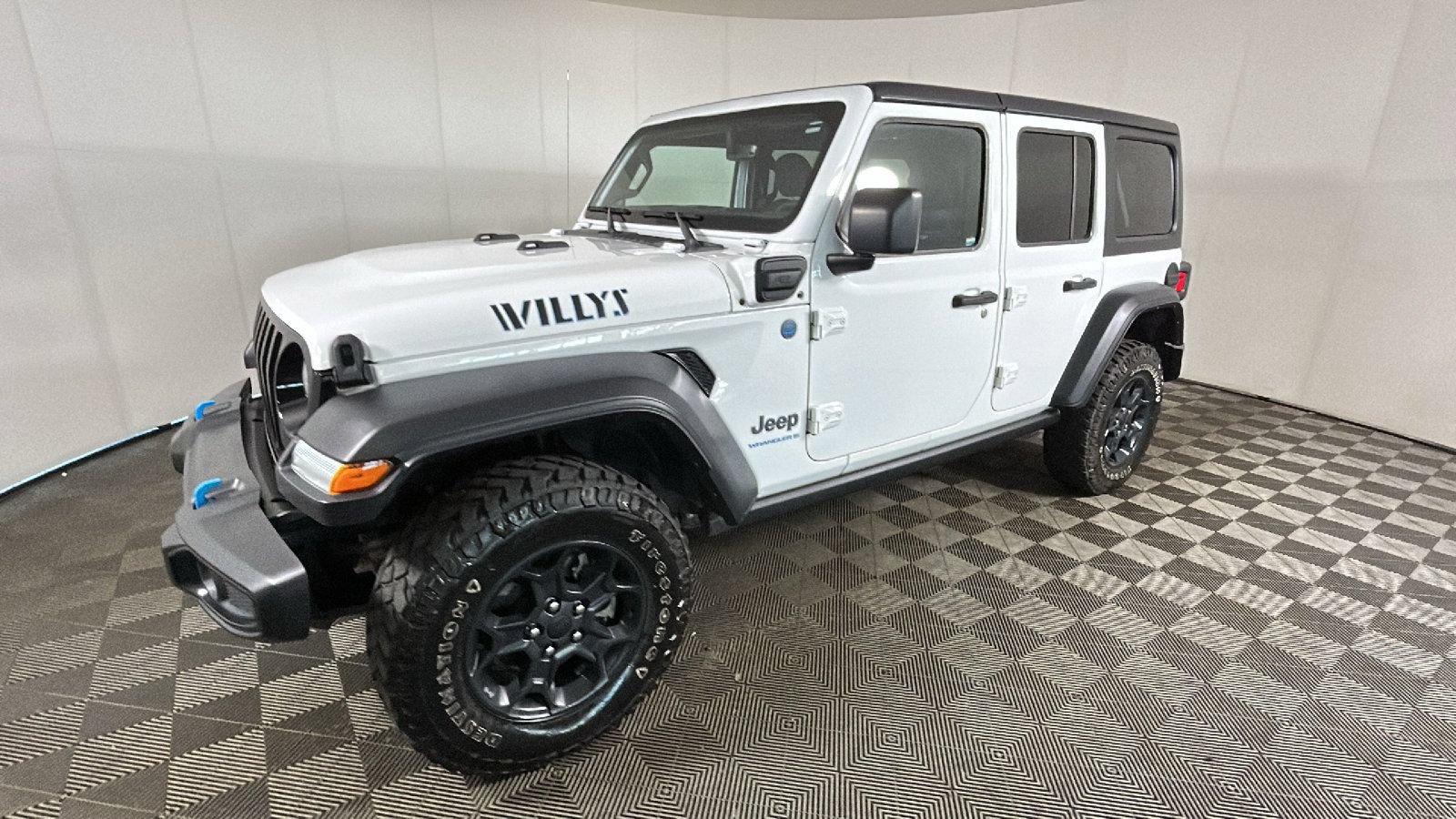 Used 2023 Jeep Wrangler Unlimited w/ Cold Weather Group AWD/4WD image 8