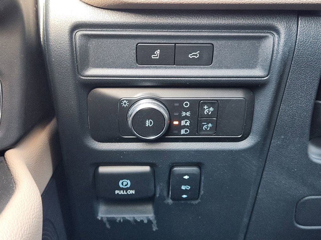 Used 2022 Ford Expedition Limited image 21