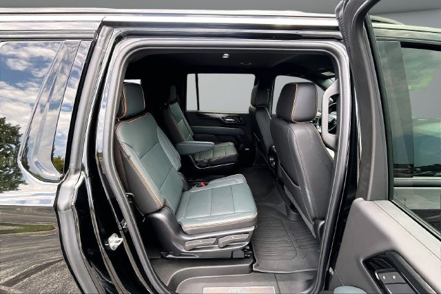 Used 2025 GMC Yukon XL AT4 AWD/4WD image 25
