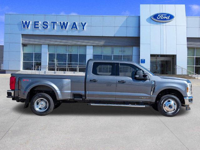 Used 2026 Ford F350 XLT AWD/4WD image 2