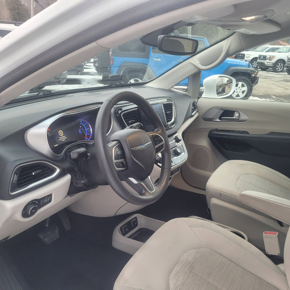 Used 2018 Chrysler Pacifica Touring Plus image 22