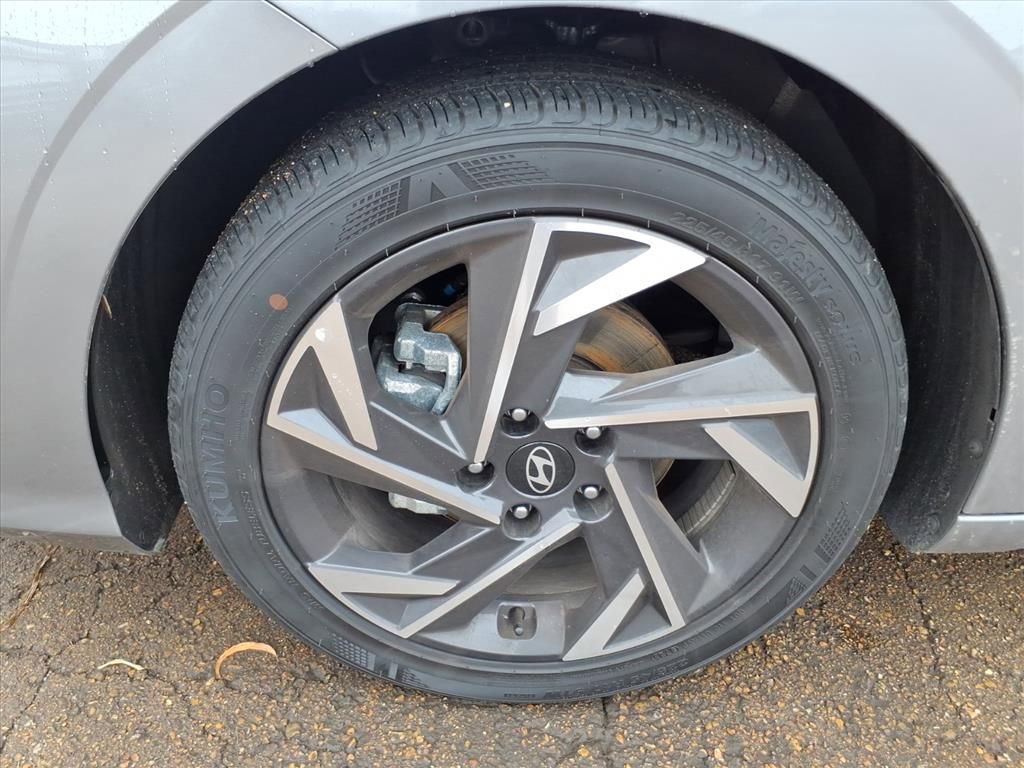 Used 2025 Hyundai Elantra Sport image 9