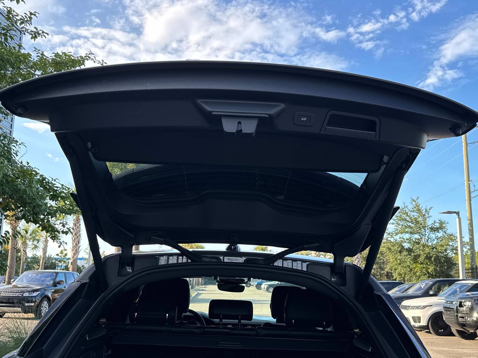 New 2026 Land Rover Range Rover Velar Dynamic SE image 12