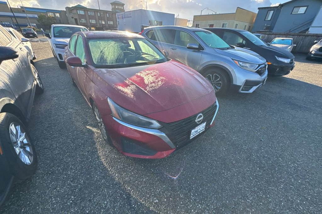 Used 2023 Nissan Altima 2.5 SV w/ SV Premium Package FWD image 2