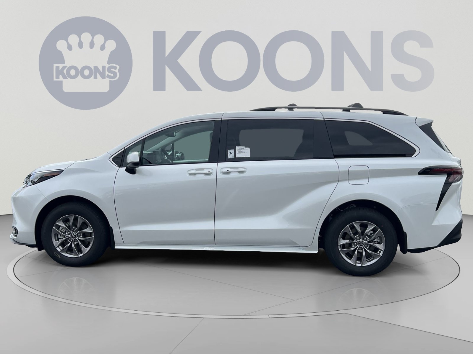 New 2026 Toyota Sienna XLE FWD image 2