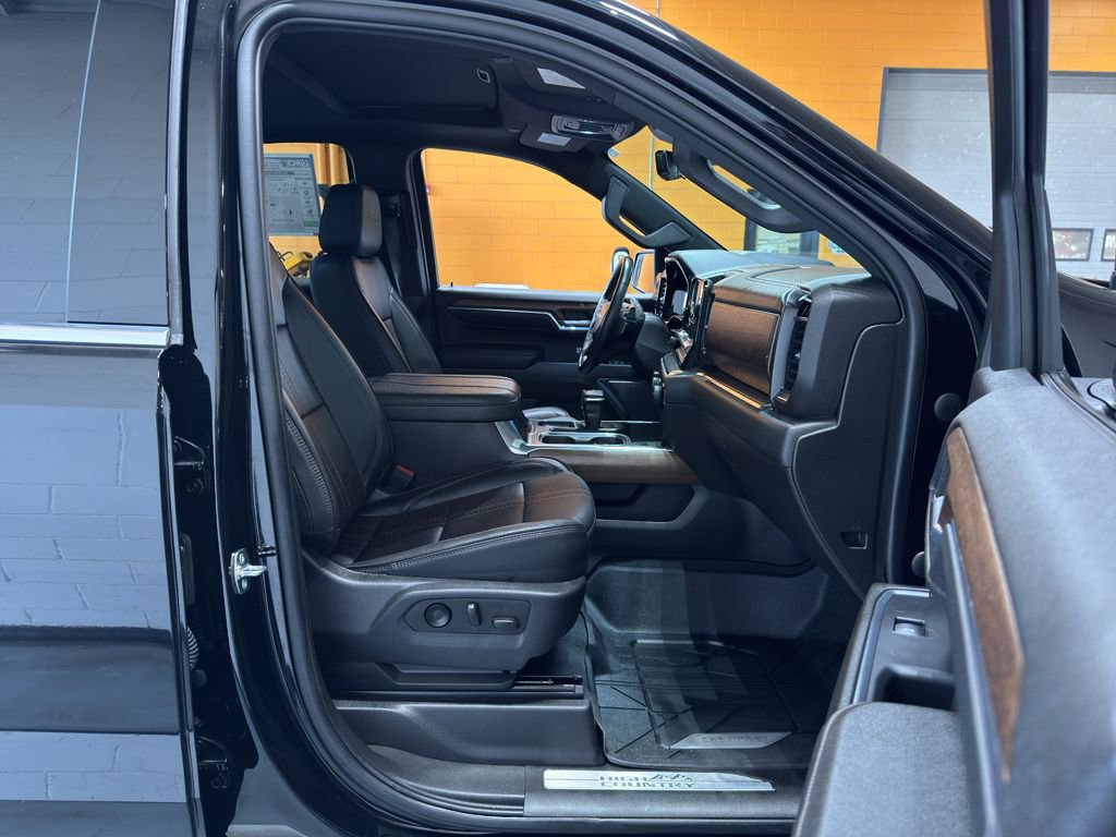Used 2023 Chevrolet Silverado 1500 High Country w/ High Country Premium Package image 21