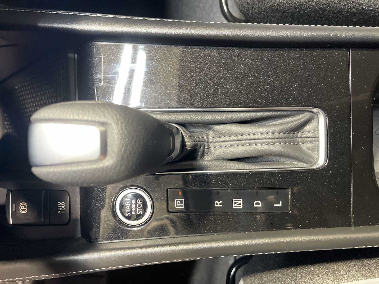 Used 2024 Nissan Kicks SR w/ SR Premium Package FWD image 17