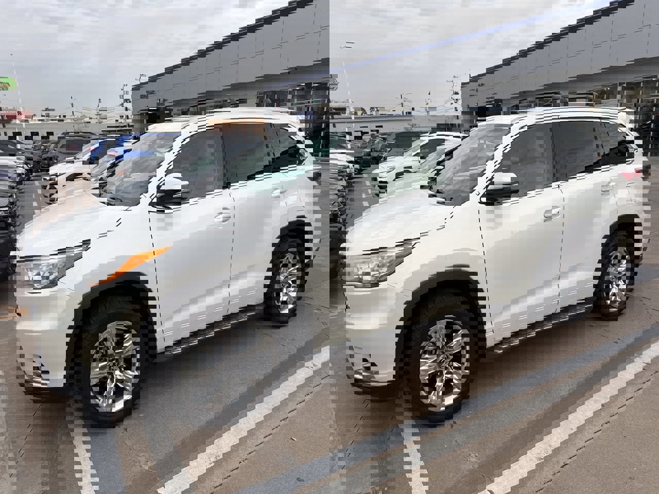 Used 2016 Toyota Highlander Limited image 3