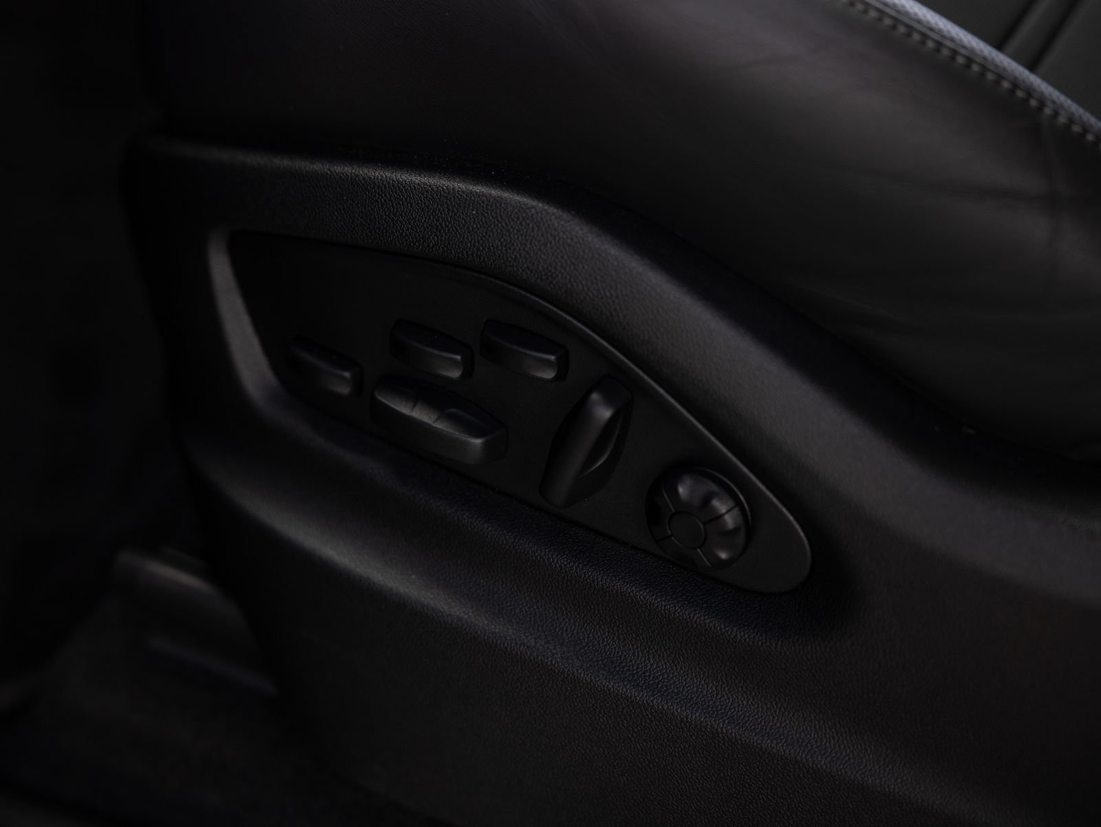 Certified 2026 Porsche Cayenne E-Hybrid AWD/4WD image 30