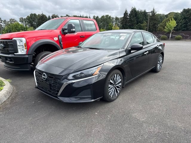Used 2024 Nissan Altima 2.5 SV w/ SV Premium Package FWD image 2