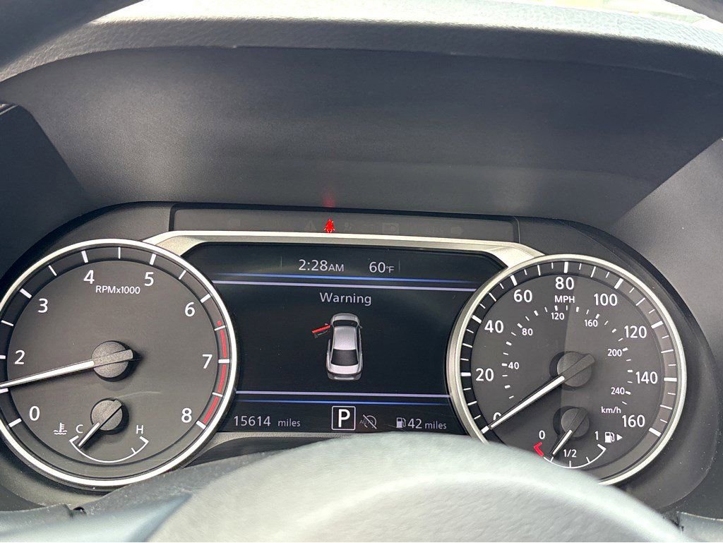 Used 2025 Nissan Sentra SV FWD image 5