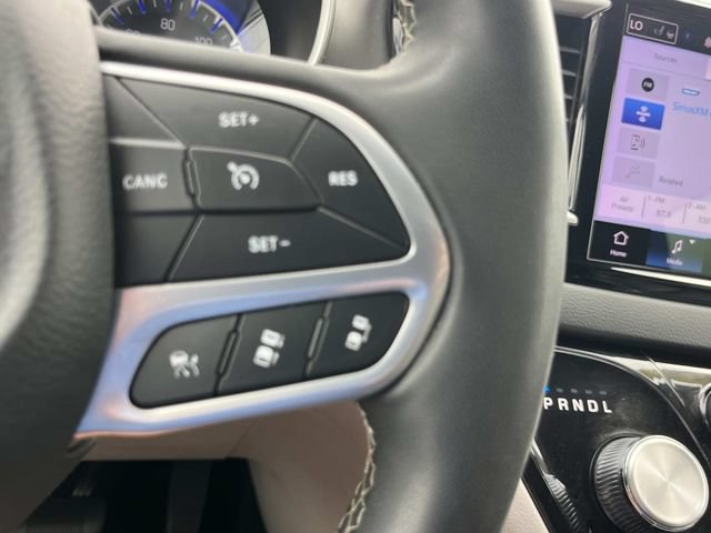 Used 2023 Chrysler Pacifica Touring-L FWD image 34