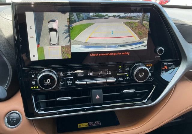 Used 2025 Toyota Highlander Platinum image 34