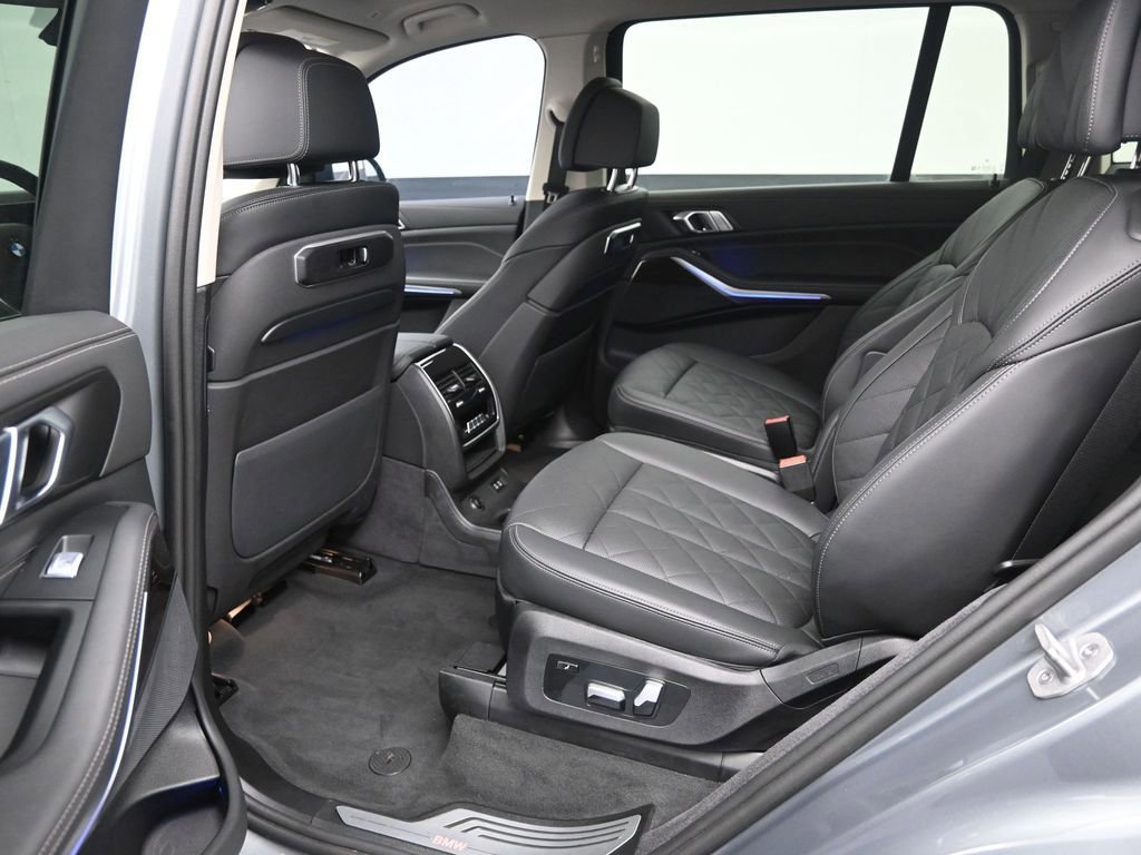 Used 2025 BMW X7 xDrive40i w/ Parking Assistance Package image 14