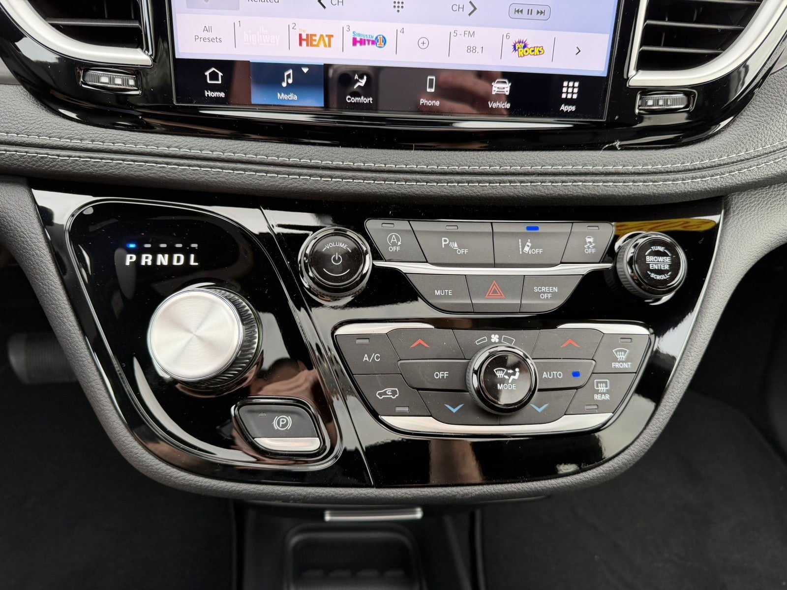 New 2026 Chrysler Pacifica Select FWD image 23