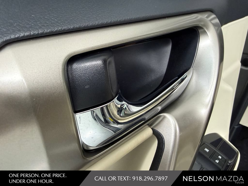 Used 2020 Lexus GX 460 Luxury w/ Luxury Sport Package AWD/4WD image 19
