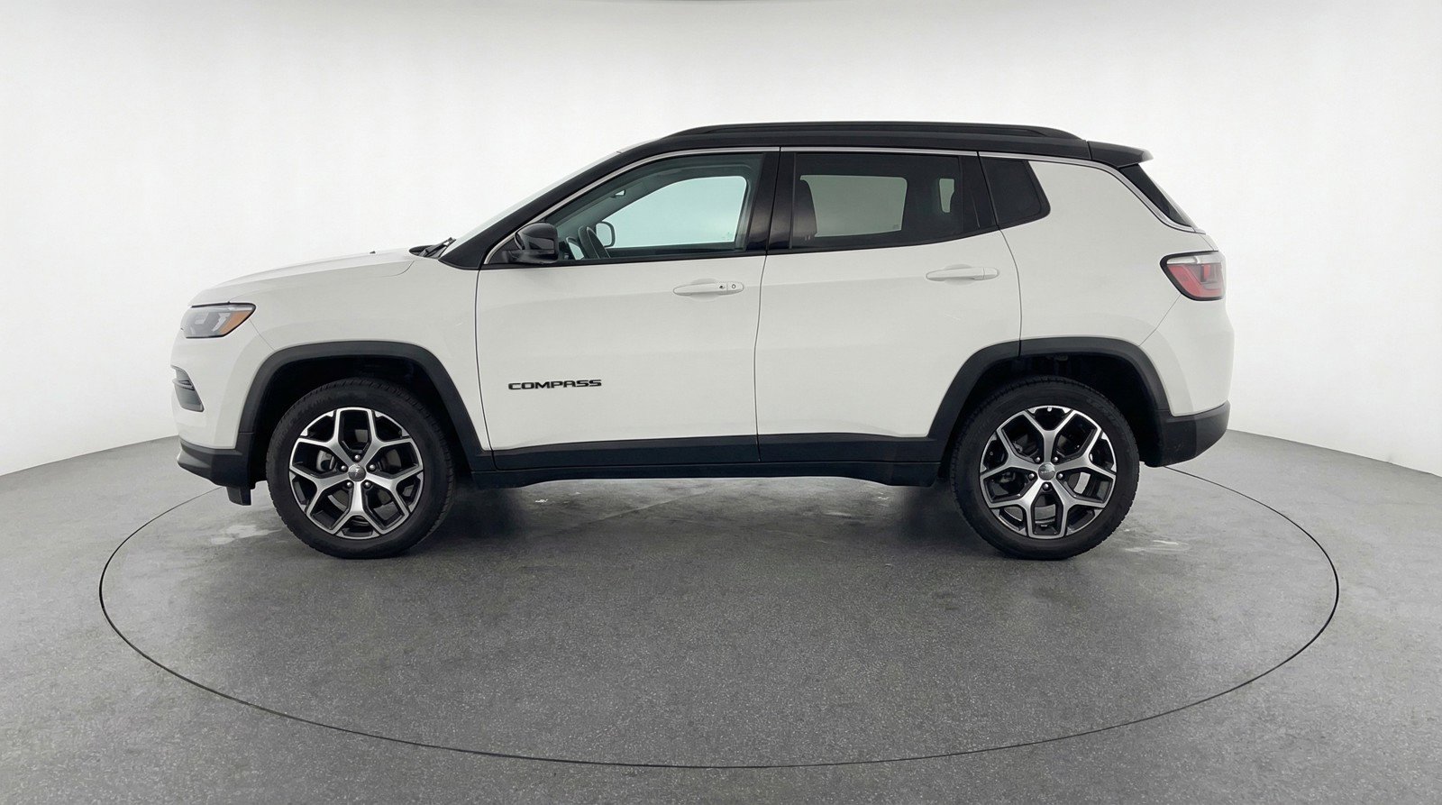 Used 2025 Jeep Compass Limited image 5