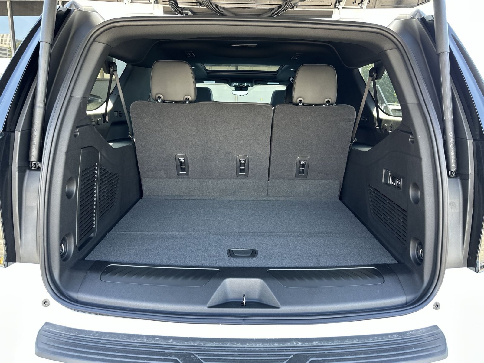 New 2026 Chevrolet Suburban LT w/ Advanced Technology Package AWD/4WD image 27