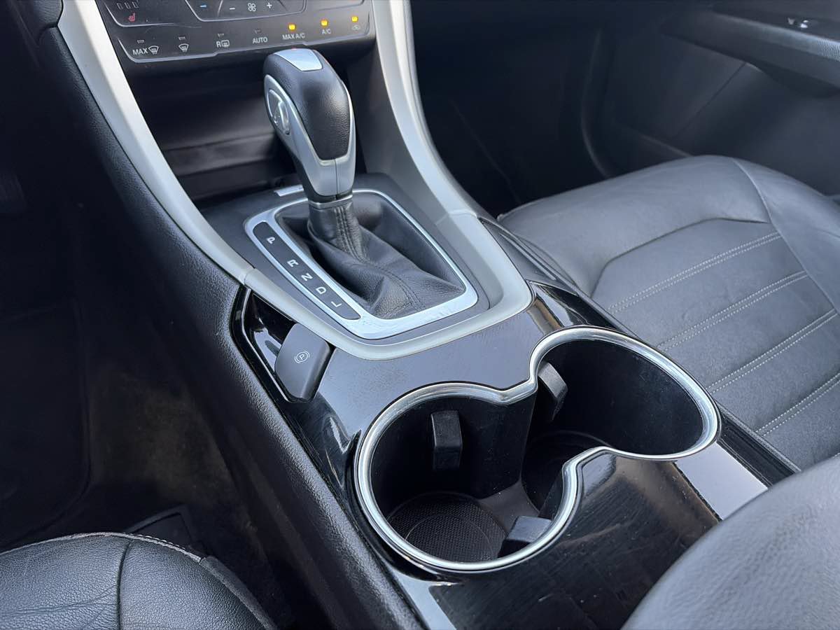 Used 2015 Ford Fusion SE w/ Equipment Group 502A FWD image 40