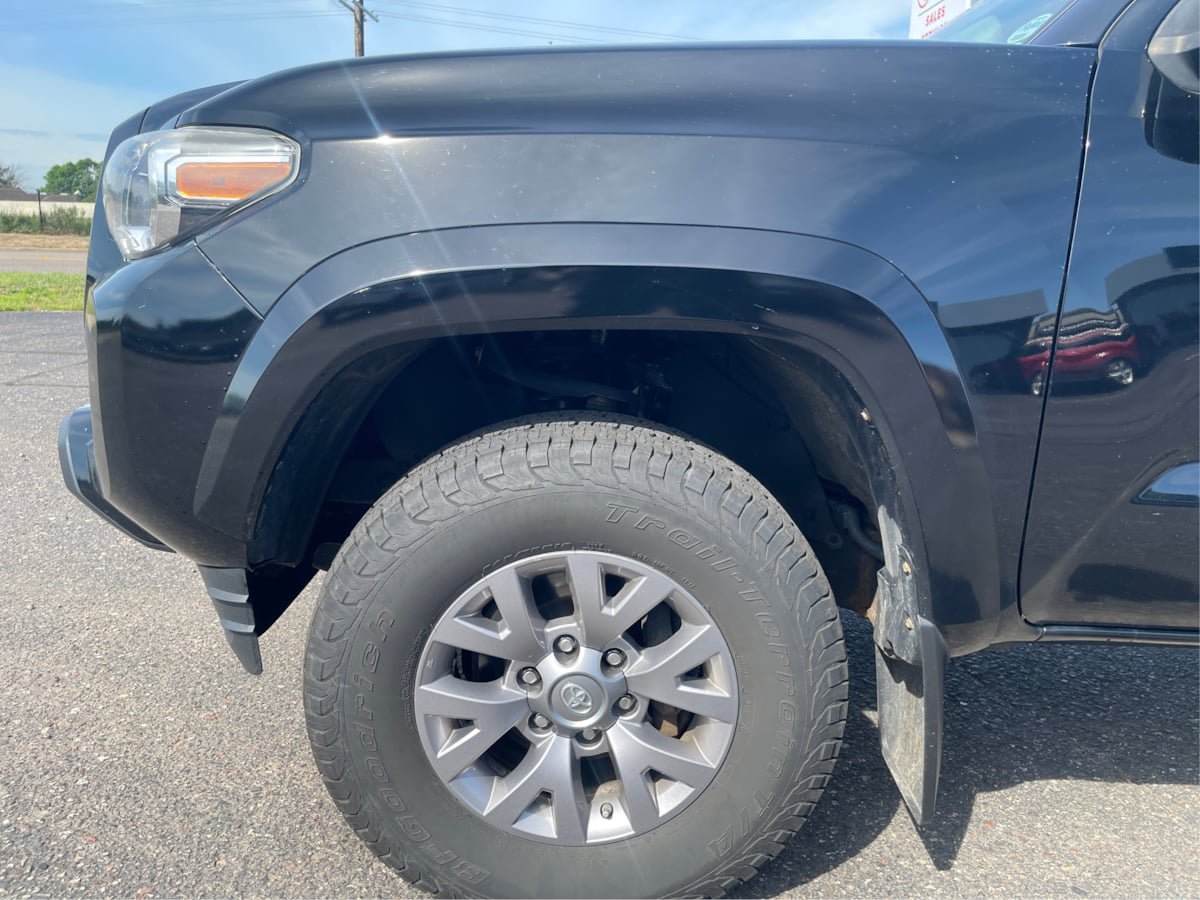 Used 2017 Toyota Tacoma SR5 w/ Tow Package AWD/4WD image 21