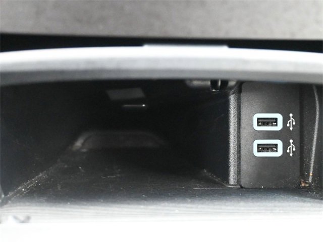 Used 2017 Ford Edge Titanium w/ Technology Package image 32