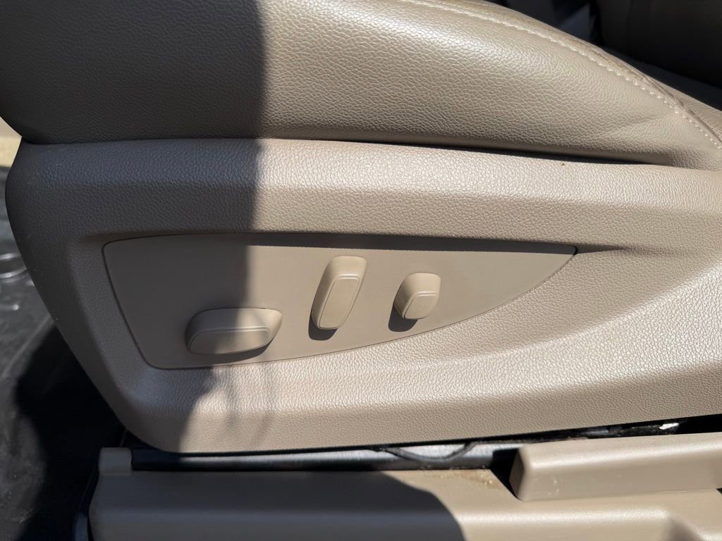 Used 2019 Chevrolet Suburban Premier image 17