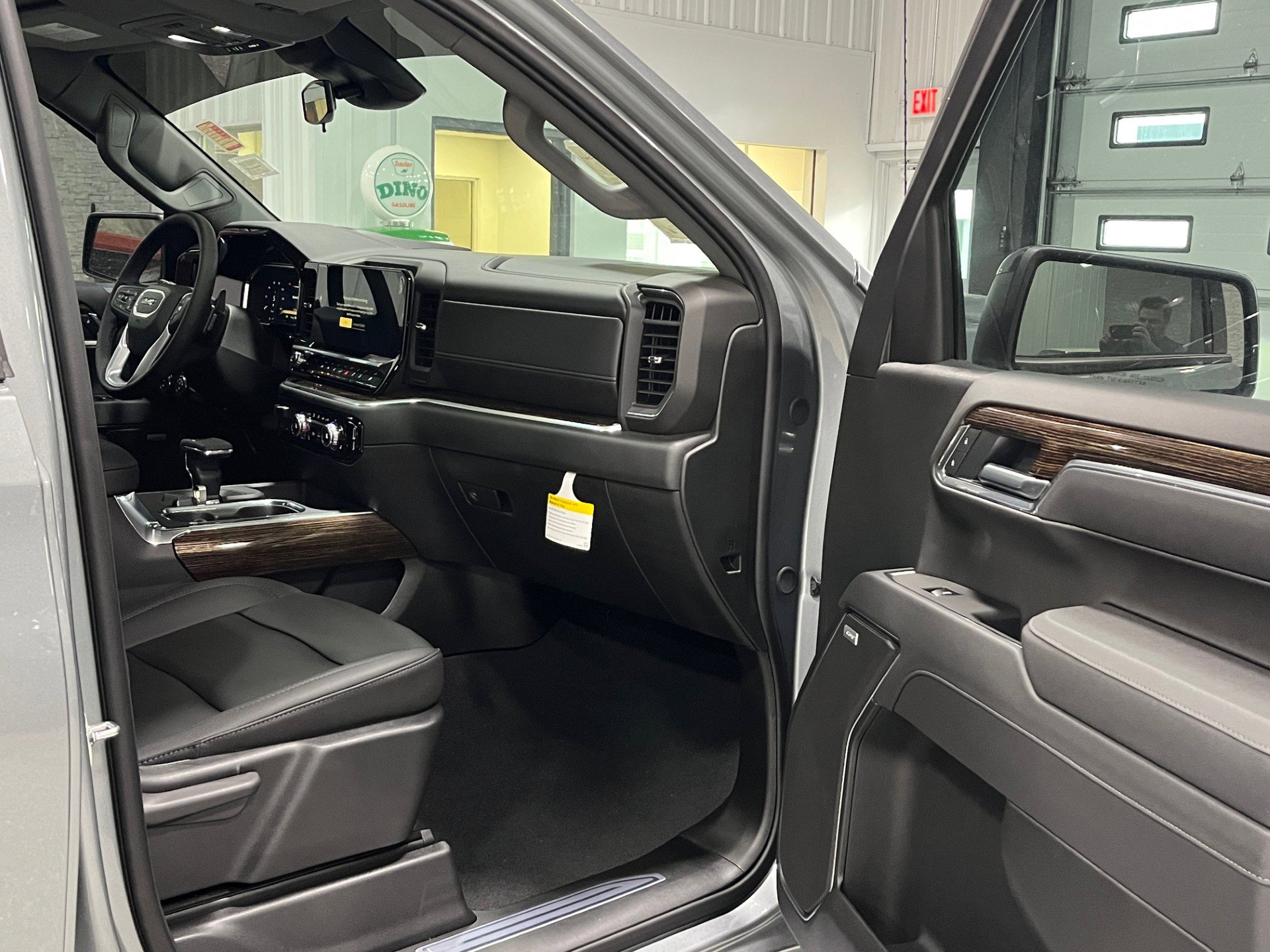 New 2026 GMC Sierra 1500 Elevation w/ Elevation Premium Package image 9