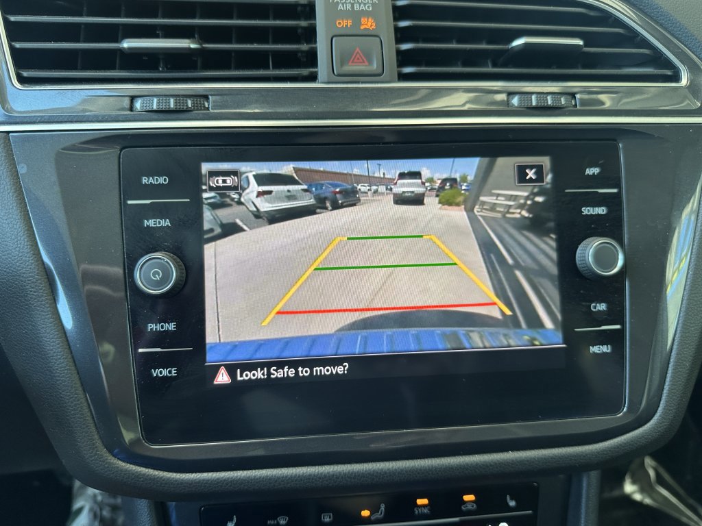 Used 2022 Volkswagen Tiguan SE w/ Panoramic Sunroof Package image 17