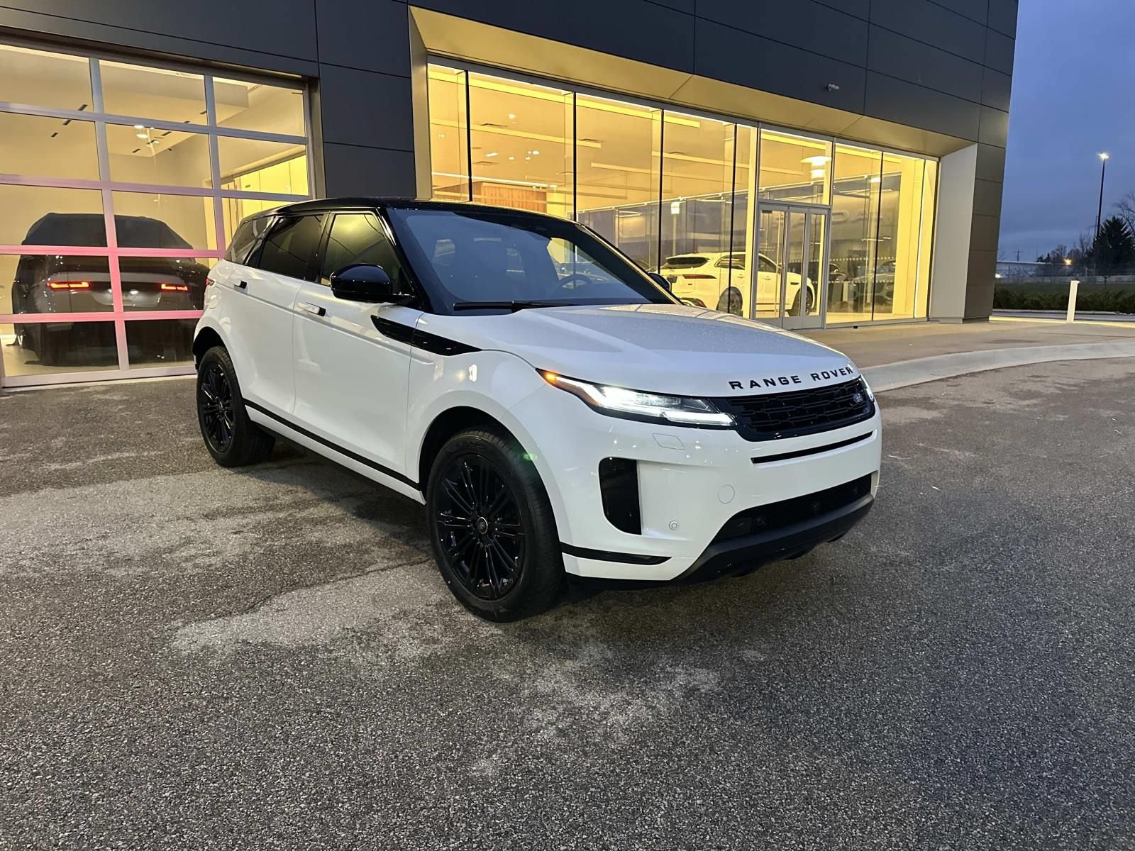 Used 2026 Land Rover Range Rover Evoque S AWD/4WD image 3