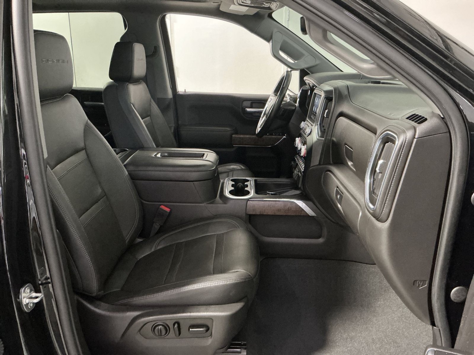 Used 2021 GMC Sierra 1500 Denali w/ Denali Ultimate Package AWD/4WD image 26