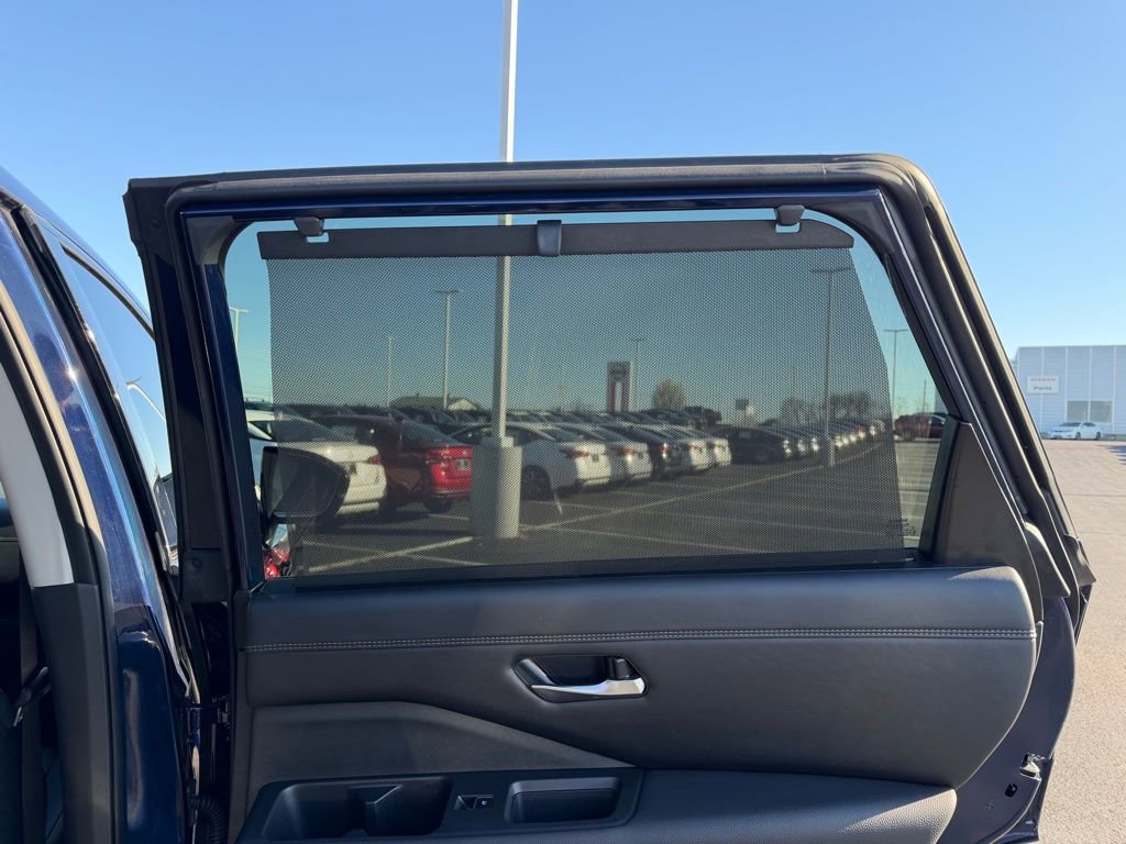 Used 2025 Nissan Pathfinder Platinum image 24