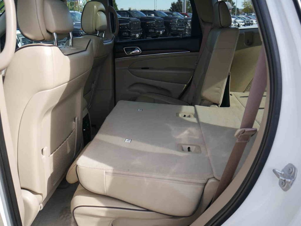 Used 2017 Jeep Grand Cherokee Overland w/ Jeep Active Safety Group image 17