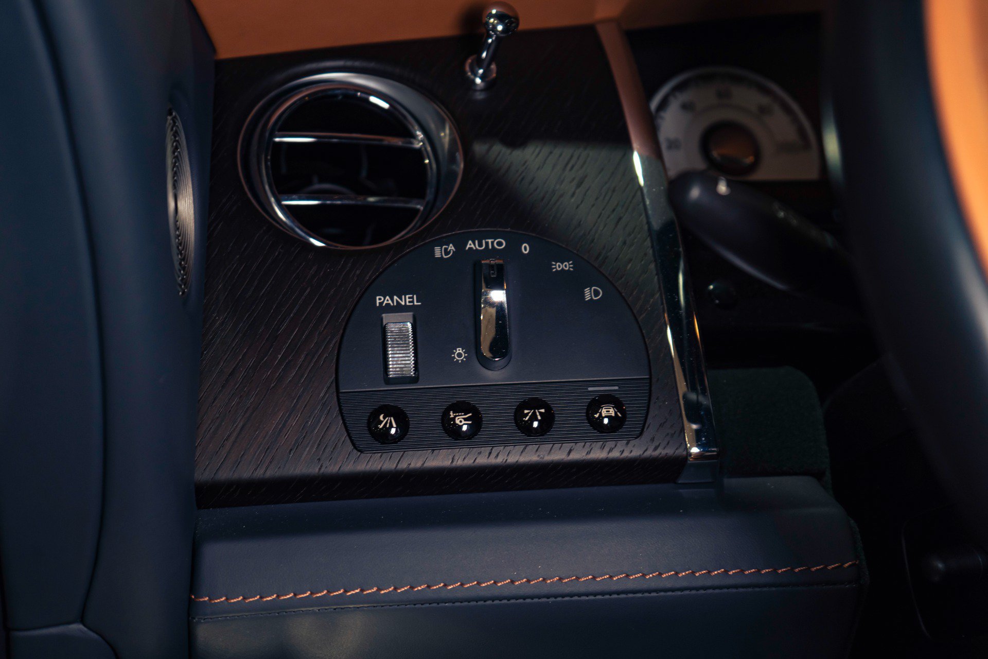 Used 2018 Rolls-Royce Wraith RWD image 34