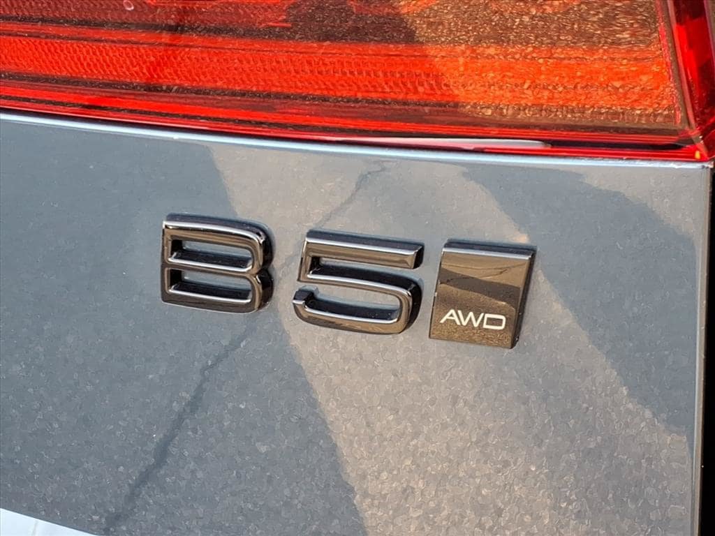 New 2026 Volvo XC60 B5 Ultra w/ Protection Package Premier AWD/4WD image 7