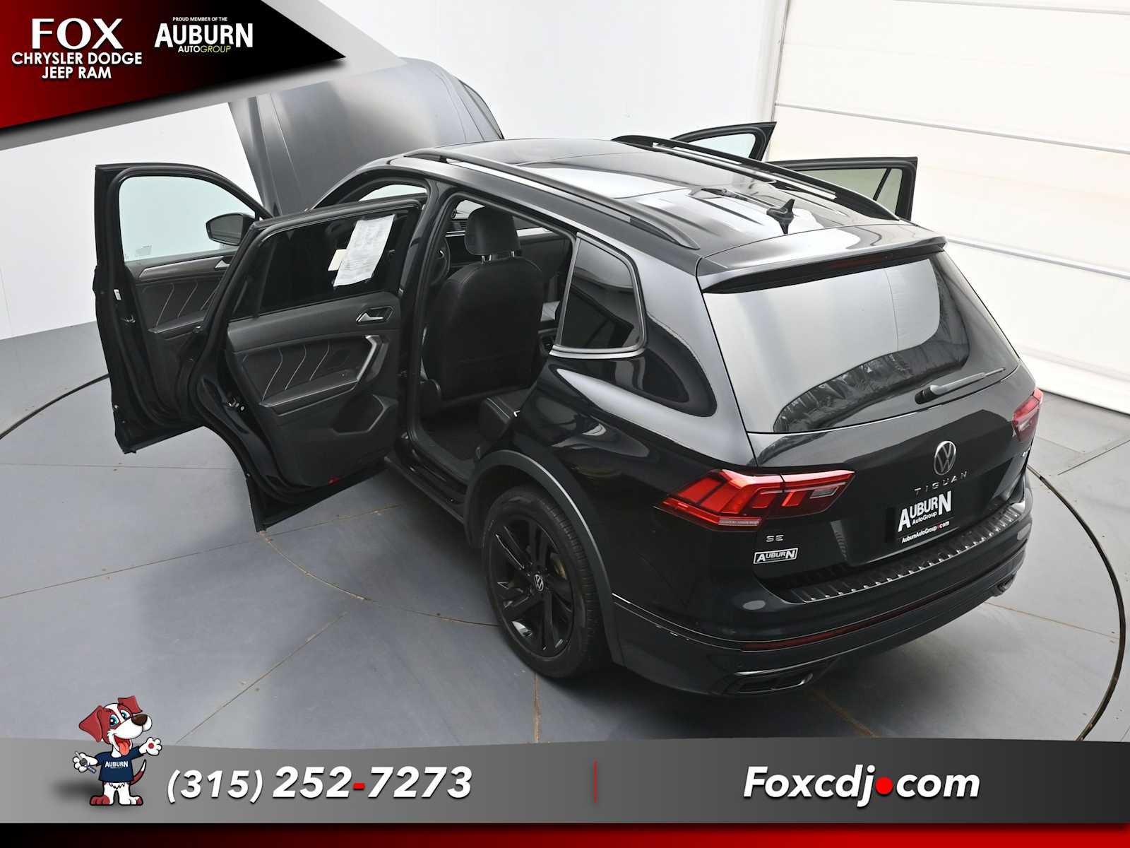 Used 2024 Volkswagen Tiguan SE R-Line AWD/4WD image 40