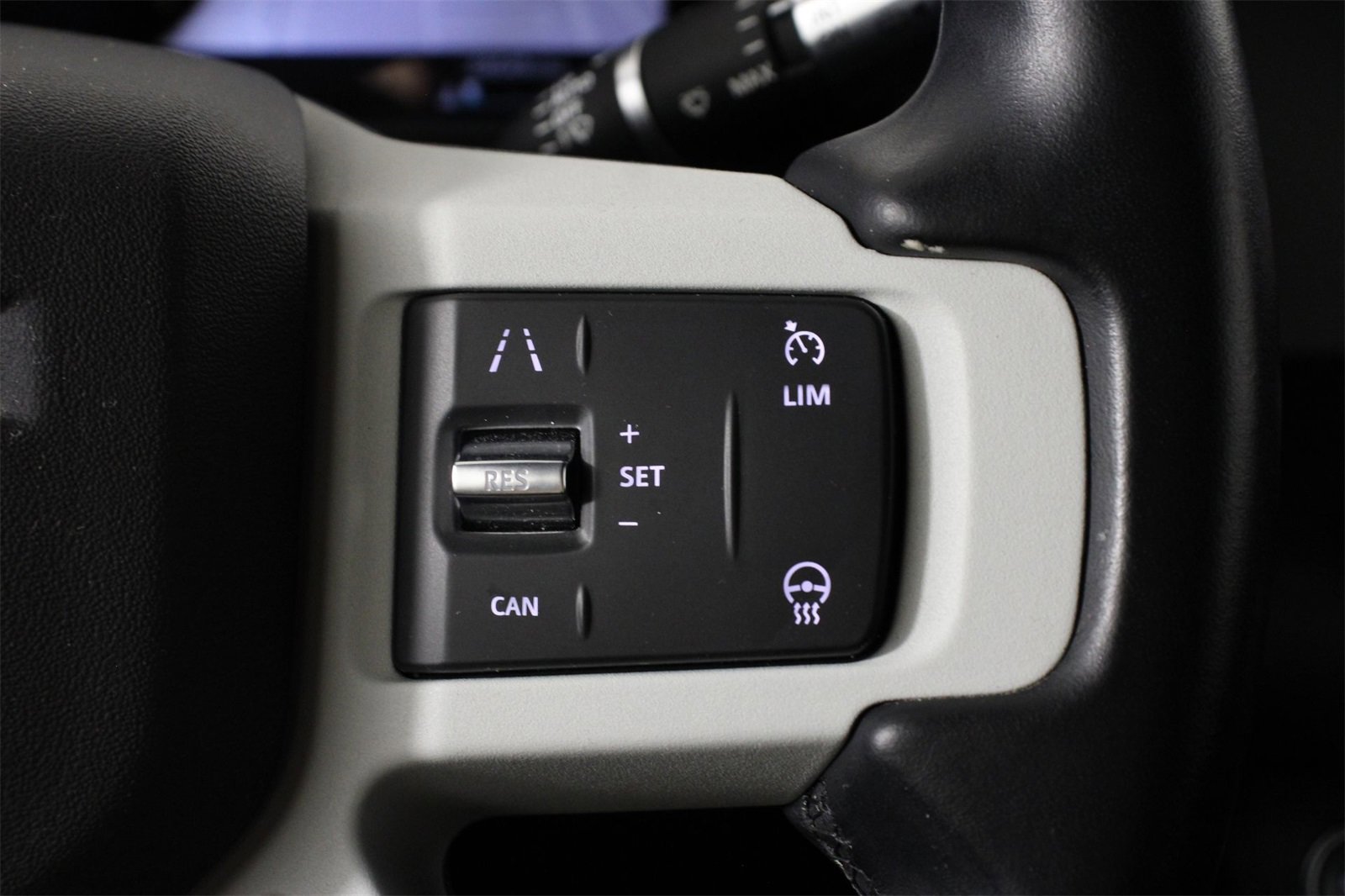 Used 2022 Land Rover Defender 110 X-Dynamic SE image 11