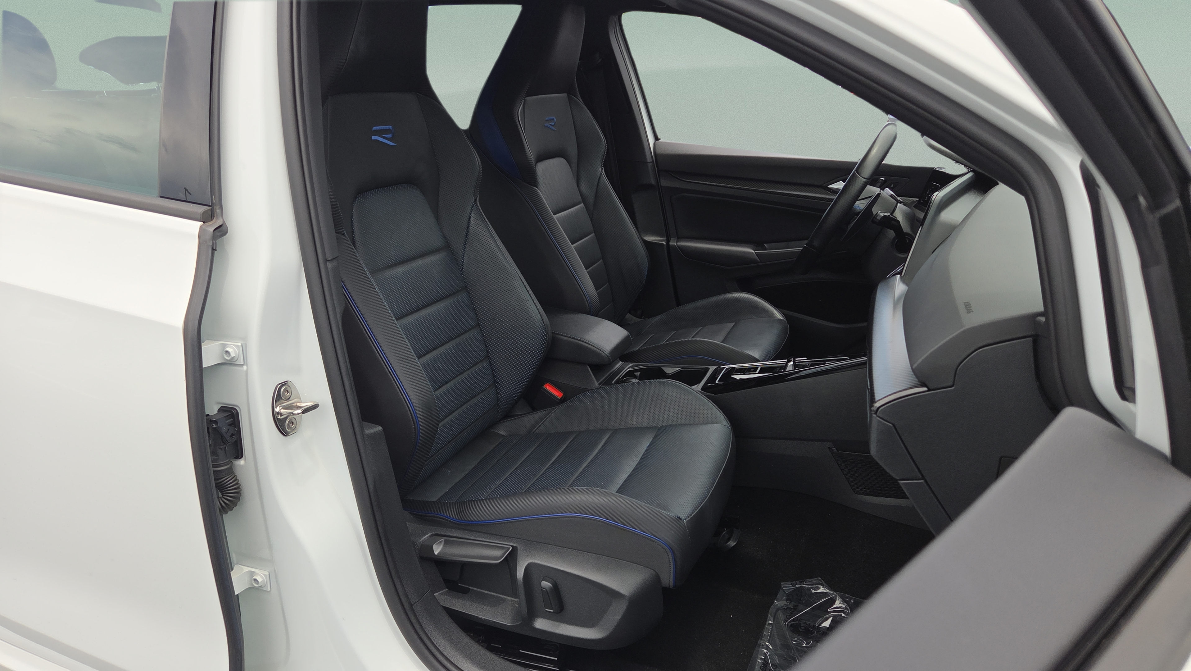 Used 2023 Volkswagen Golf 20th Anniversary Edition AWD/4WD image 17