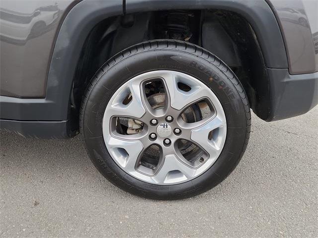 Used 2018 Jeep Compass Limited image 31