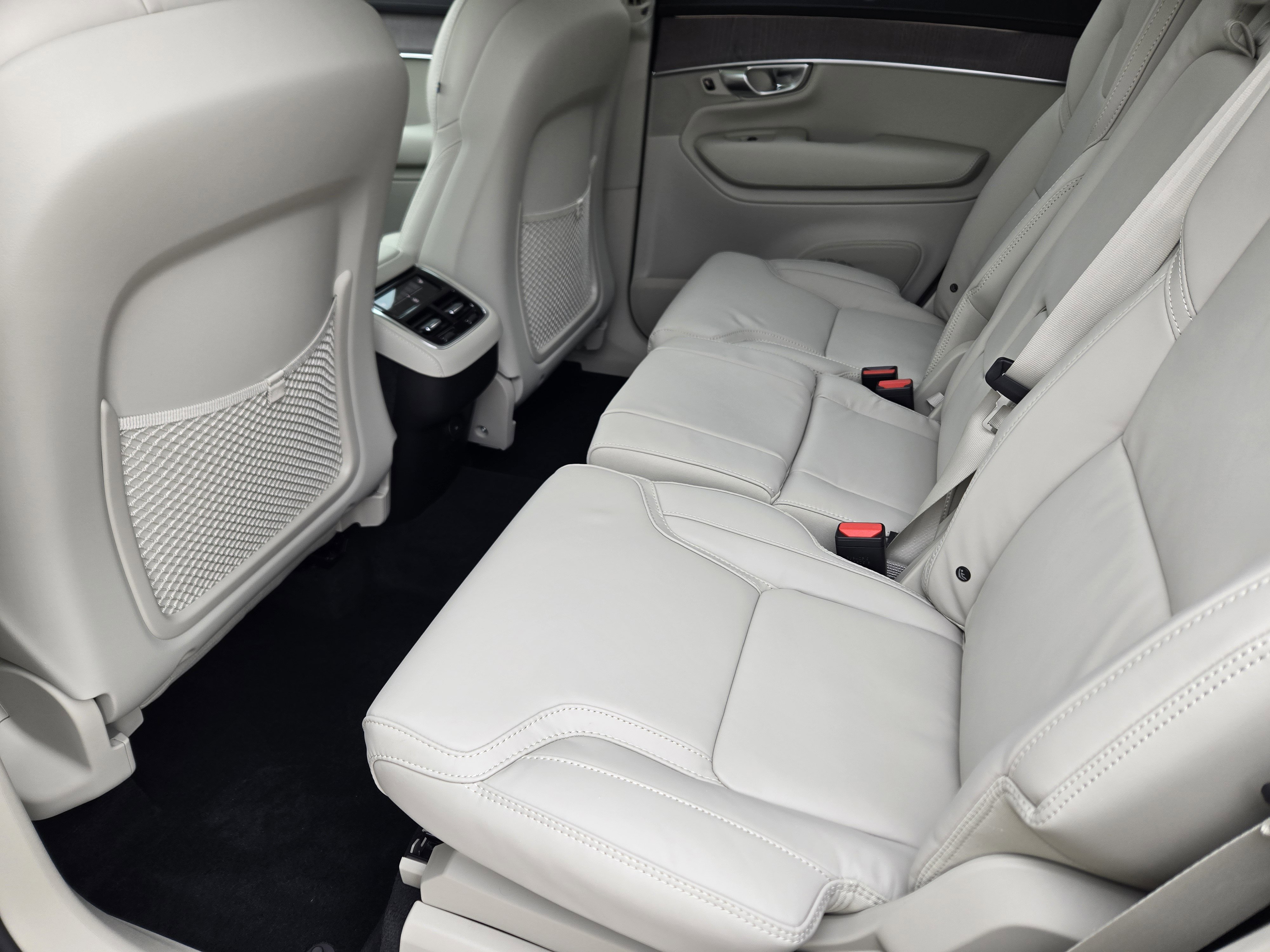 New 2026 Volvo XC90 B6 Ultra w/ Protection Package image 31