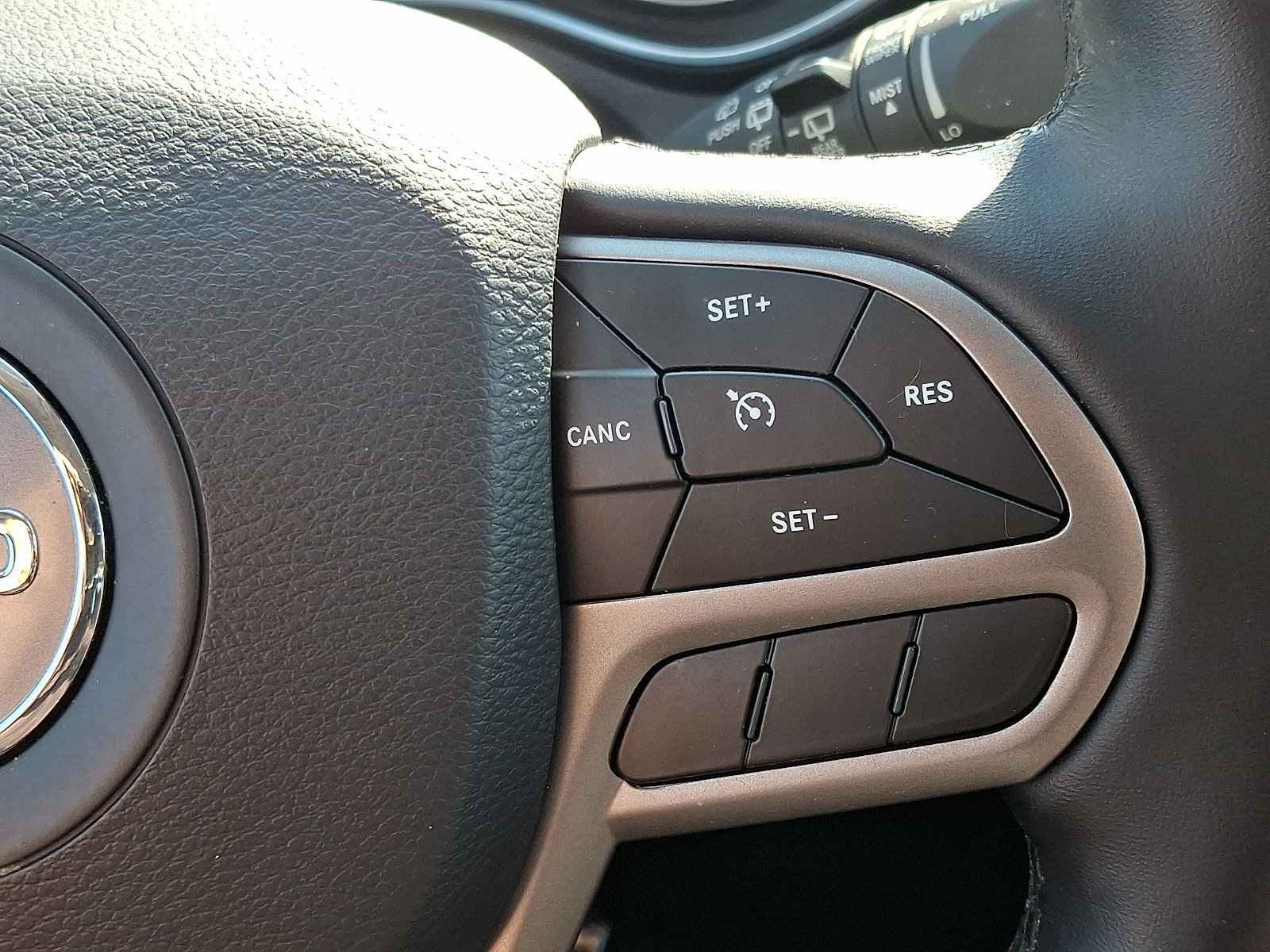Used 2021 Jeep Cherokee Latitude Lux w/ Comfort/Convenience Group AWD/4WD image 21