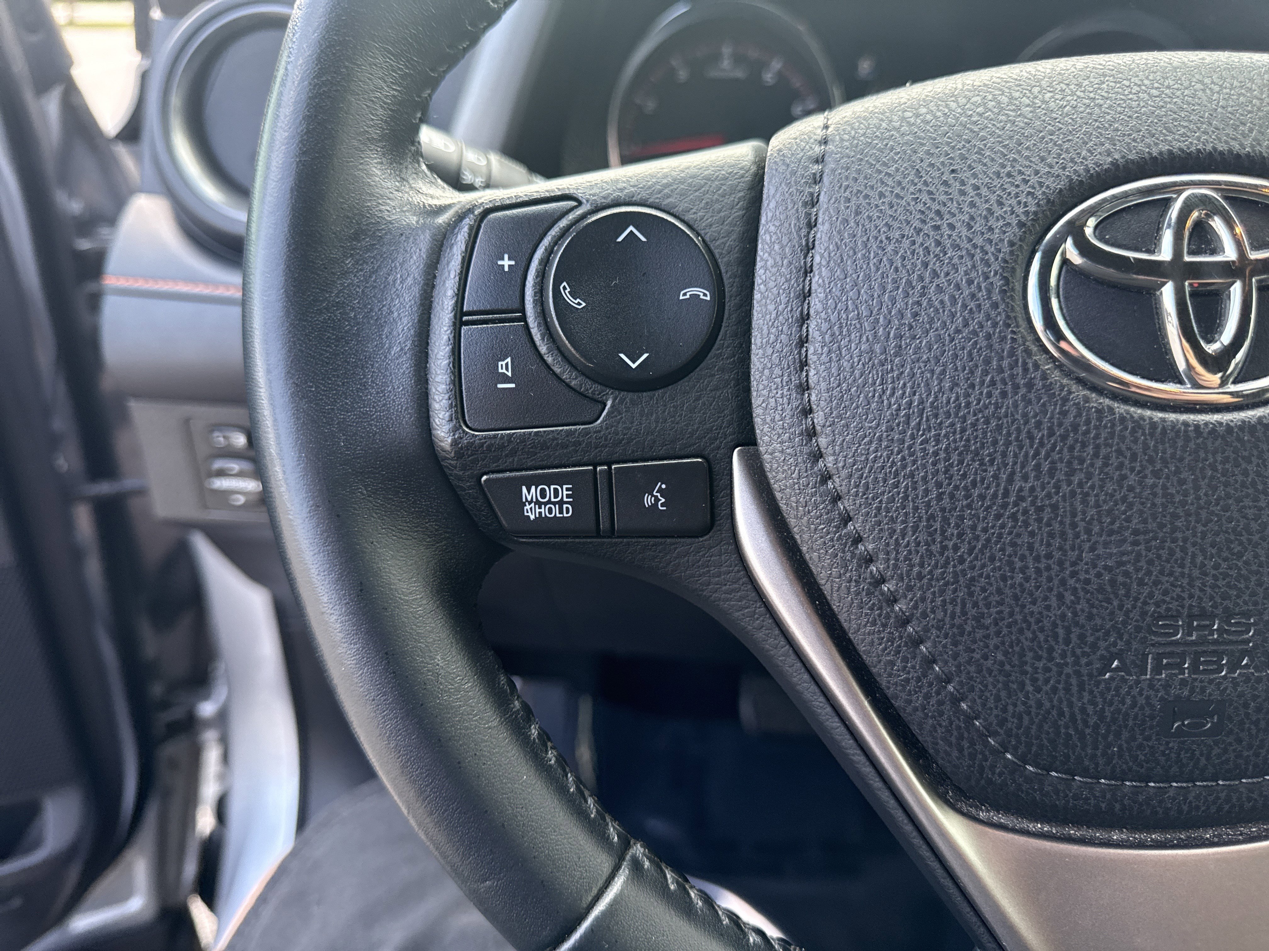 Used 2016 Toyota RAV4 SE FWD image 19