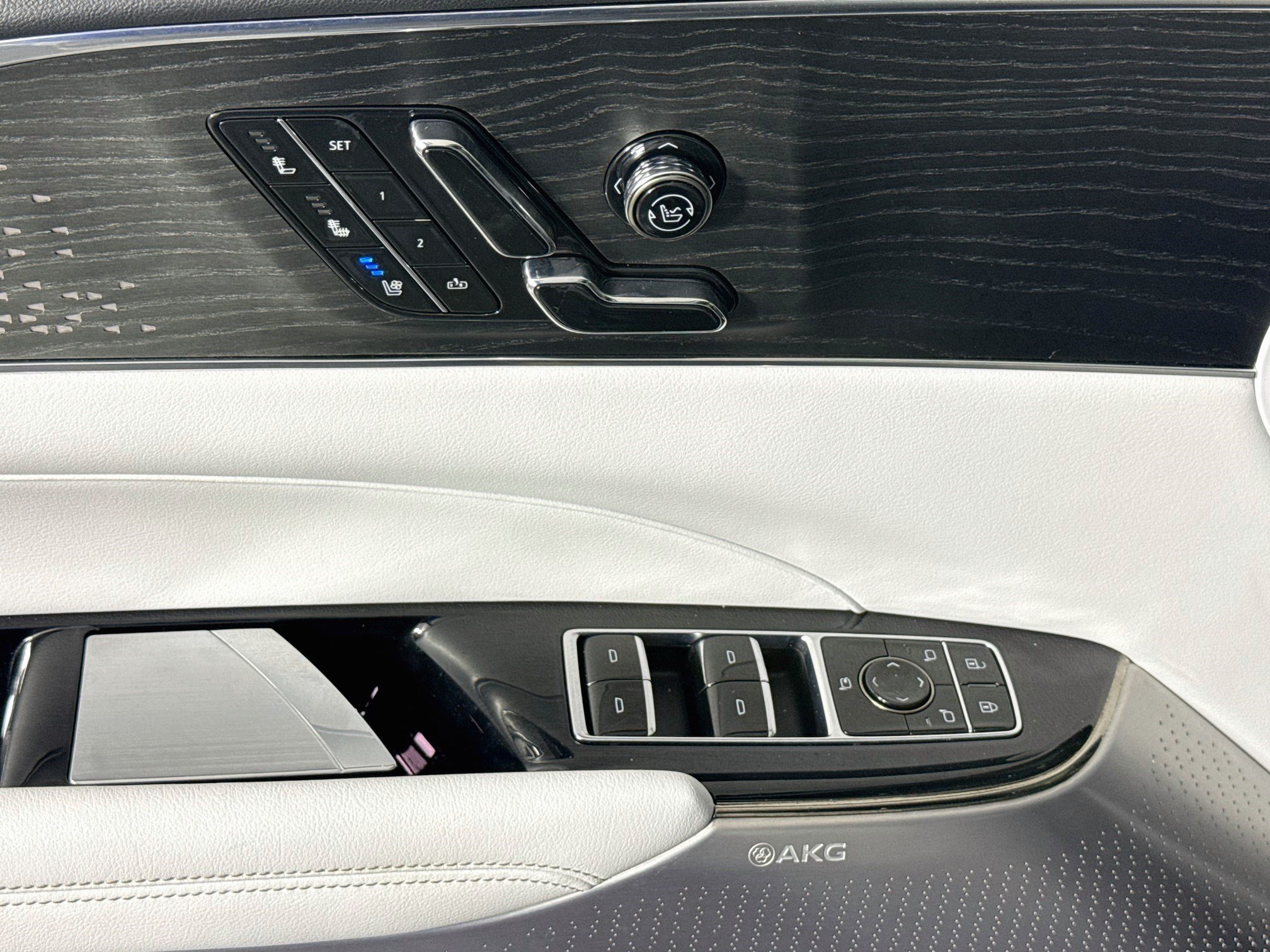 Used 2023 Cadillac Lyriq AWD image 24
