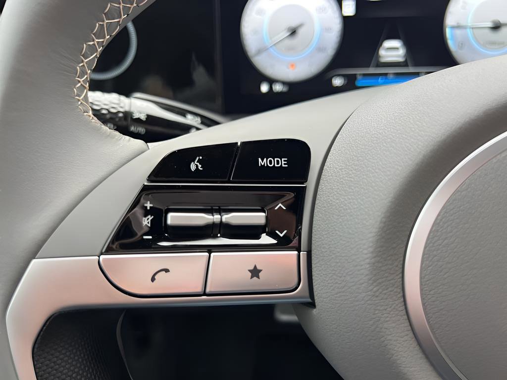 Used 2025 Hyundai Elantra SEL image 25