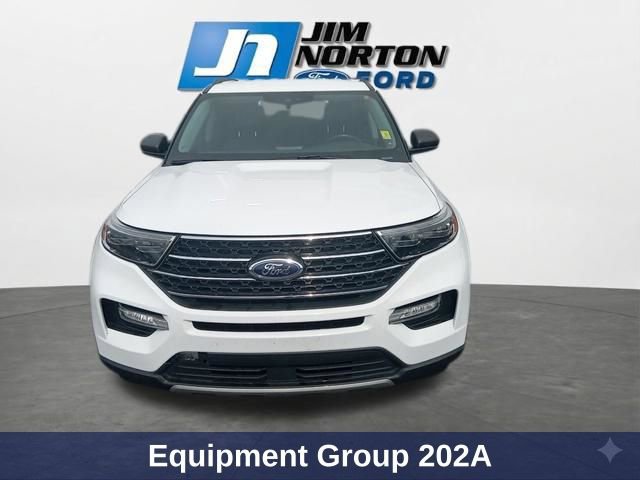Used 2023 Ford Explorer XLT w/ Equipment Group 202A AWD/4WD image 3