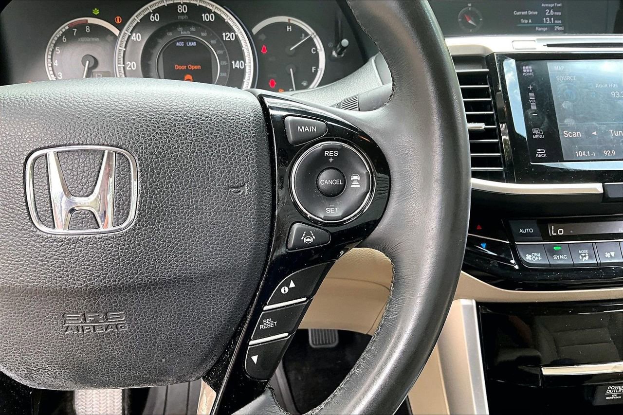 Used 2016 Honda Accord Touring image 10