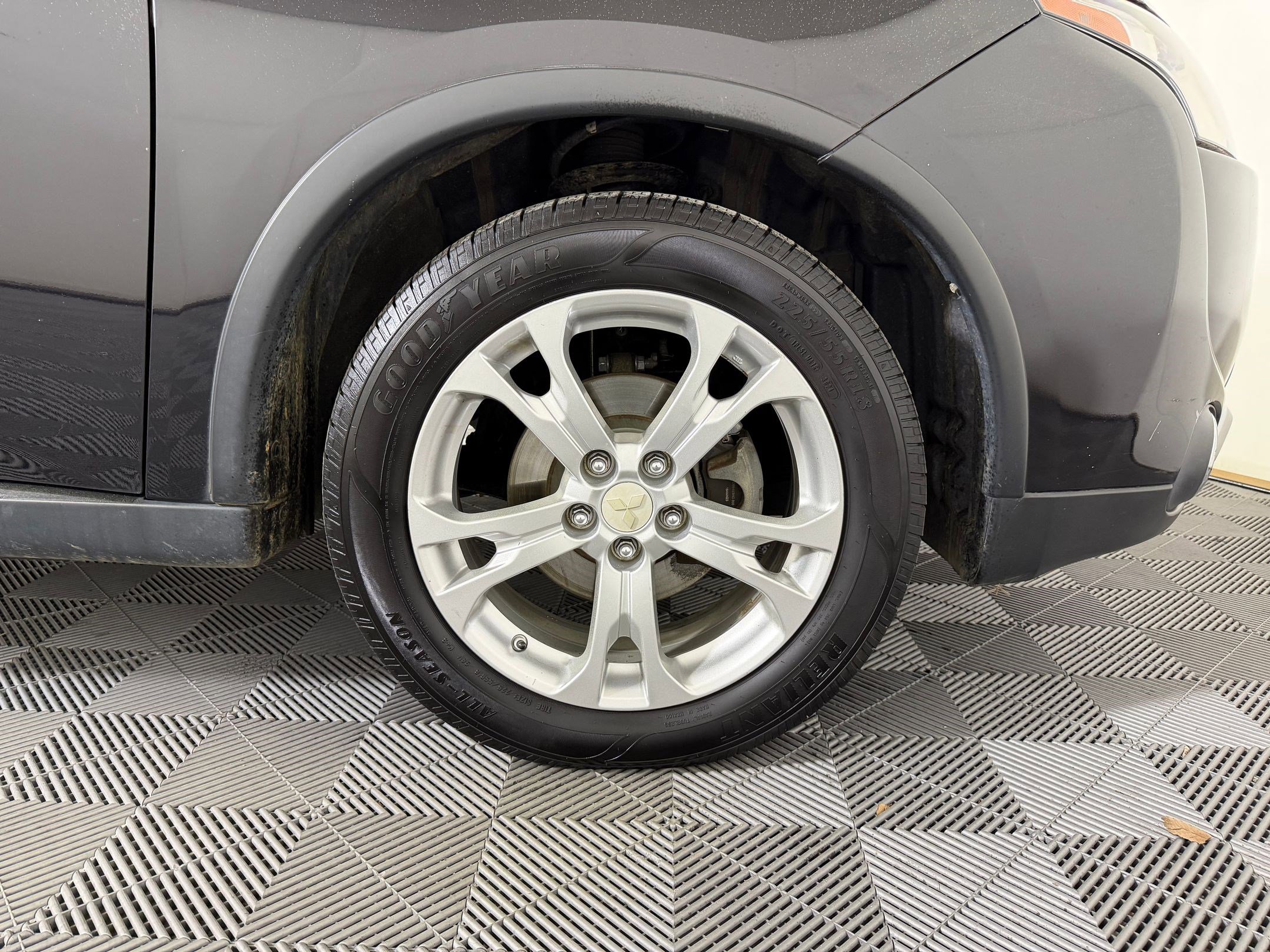 Used 2015 Mitsubishi Outlander SE image 20